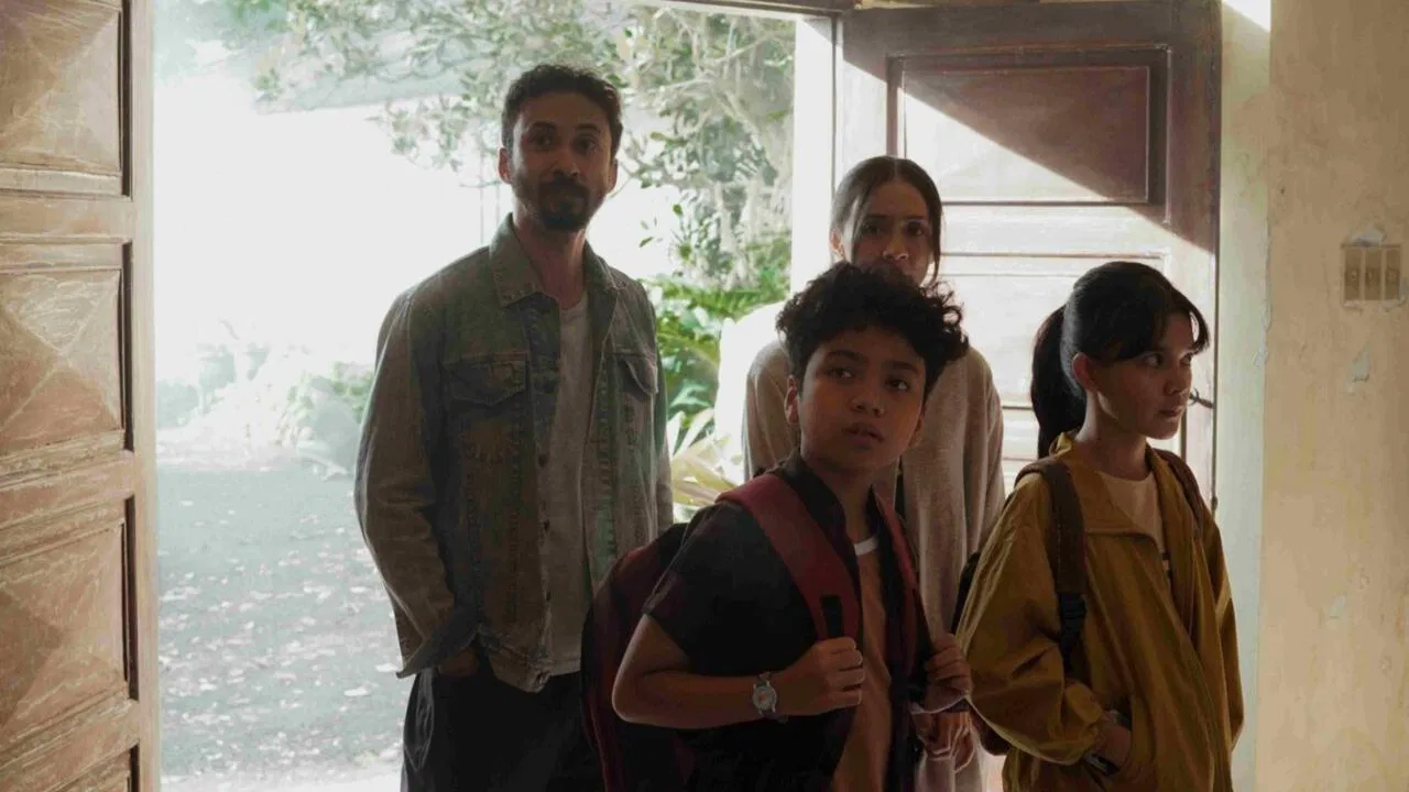 The Last 7 Days backdrop