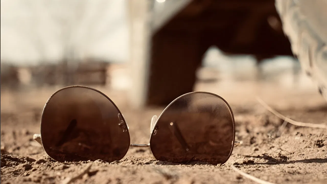 SWELTERING HEAT...AL SUR DEL NORTE backdrop