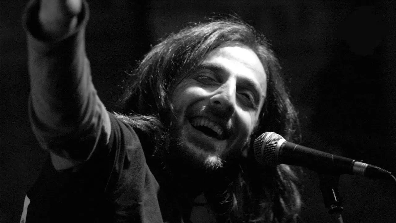 Kazim Koyuncu: Sarkilarla Gectim Aranizdan backdrop