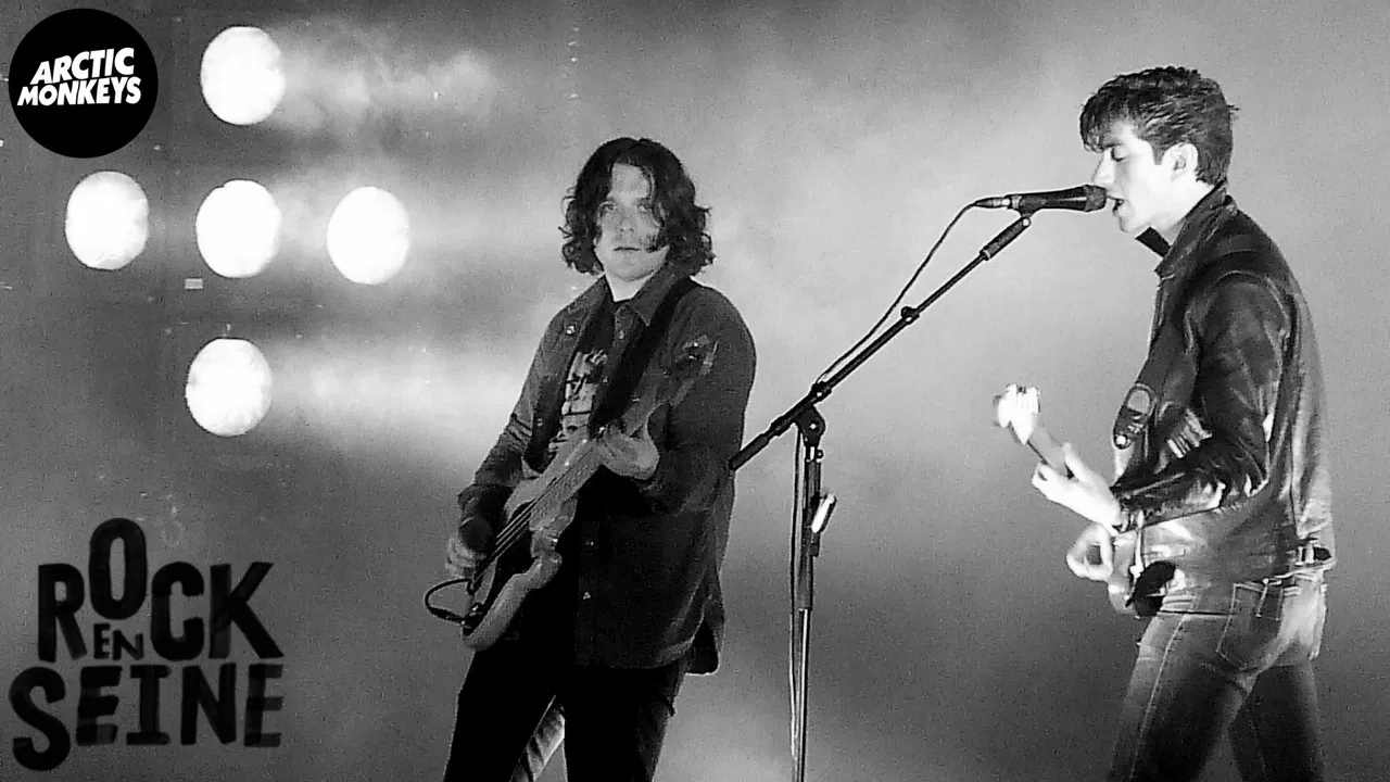Arctic Monkeys - Rock en Seine backdrop