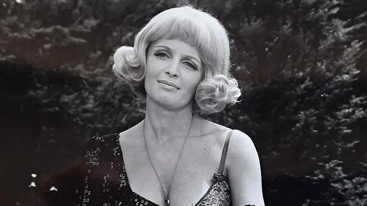 Zatykač na královnu backdrop