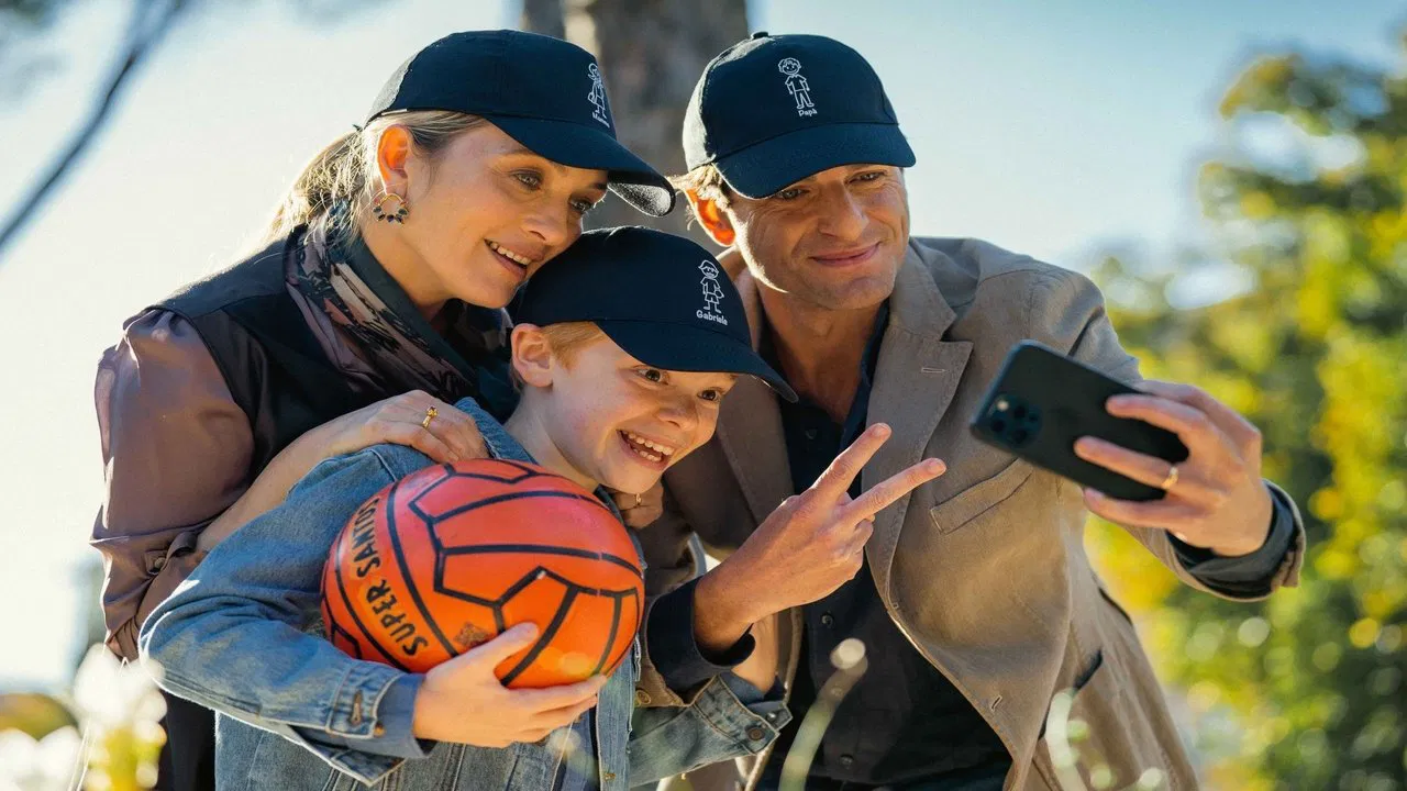 Come far litigare mamma e papà backdrop