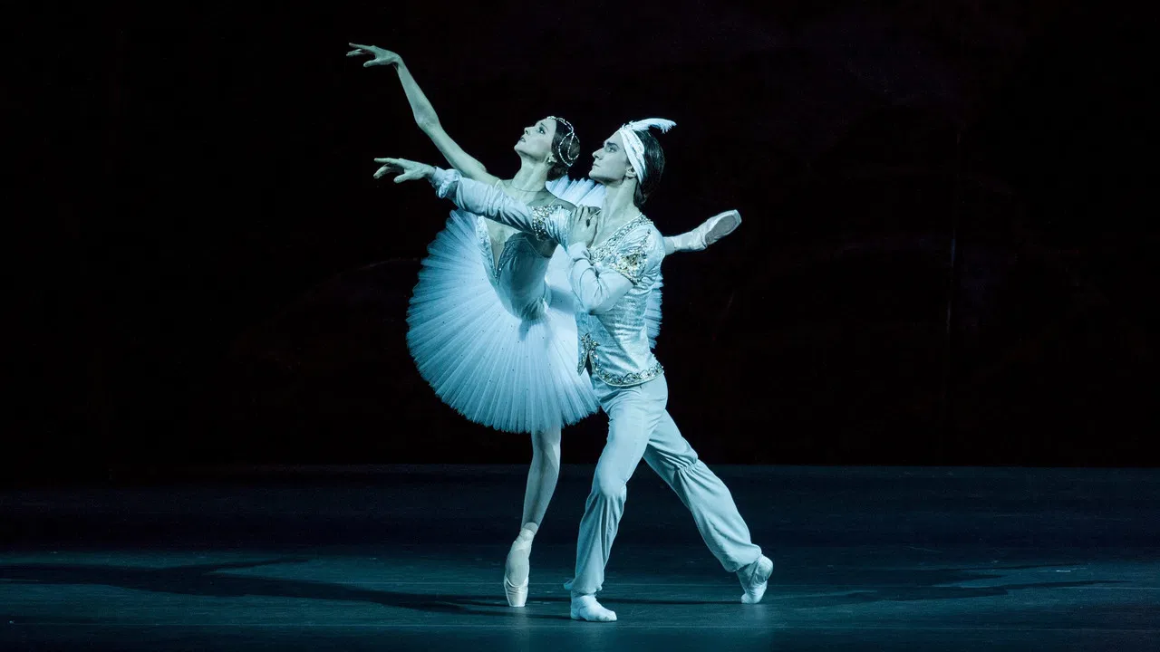 Bolshoi Ballet: La Bayadère backdrop