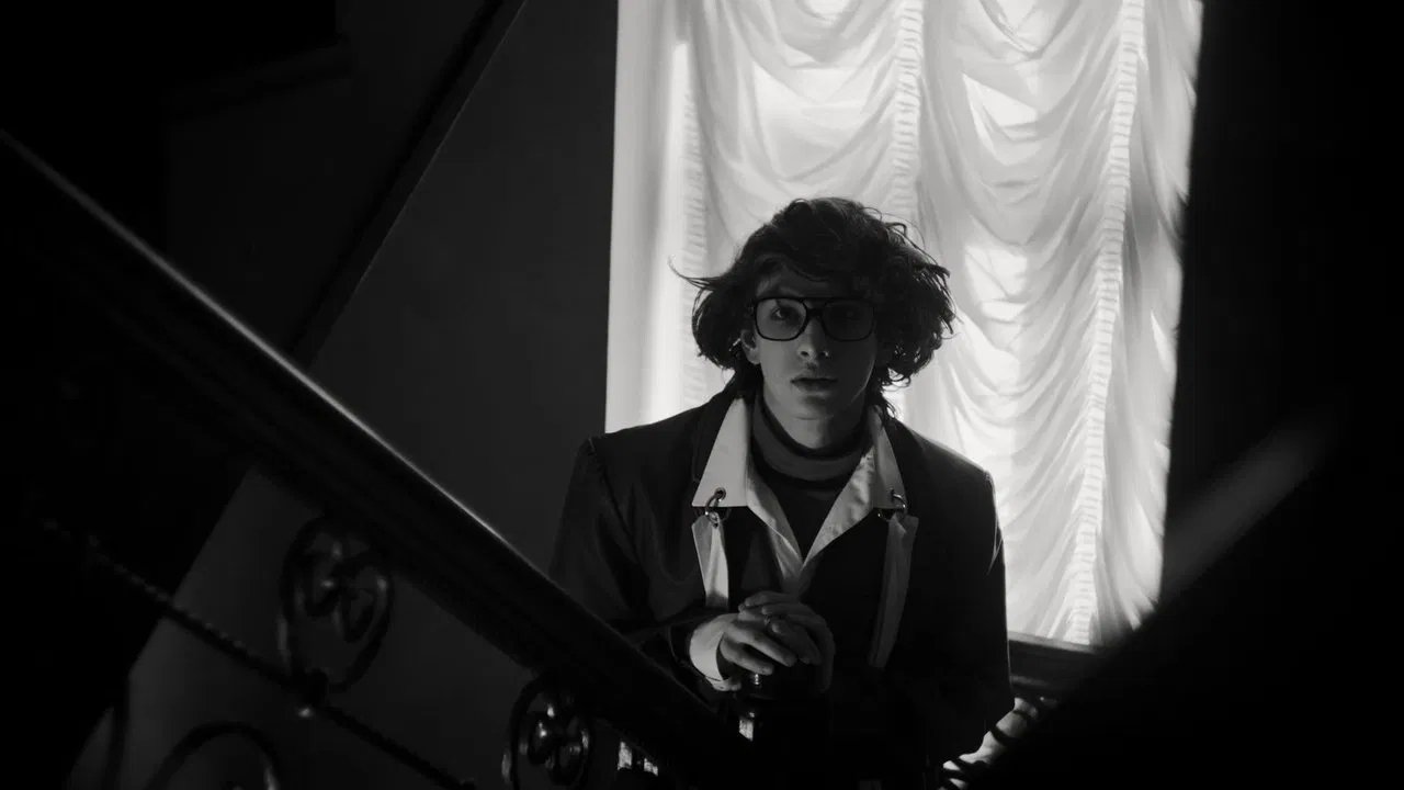 Summer Will Come backdrop