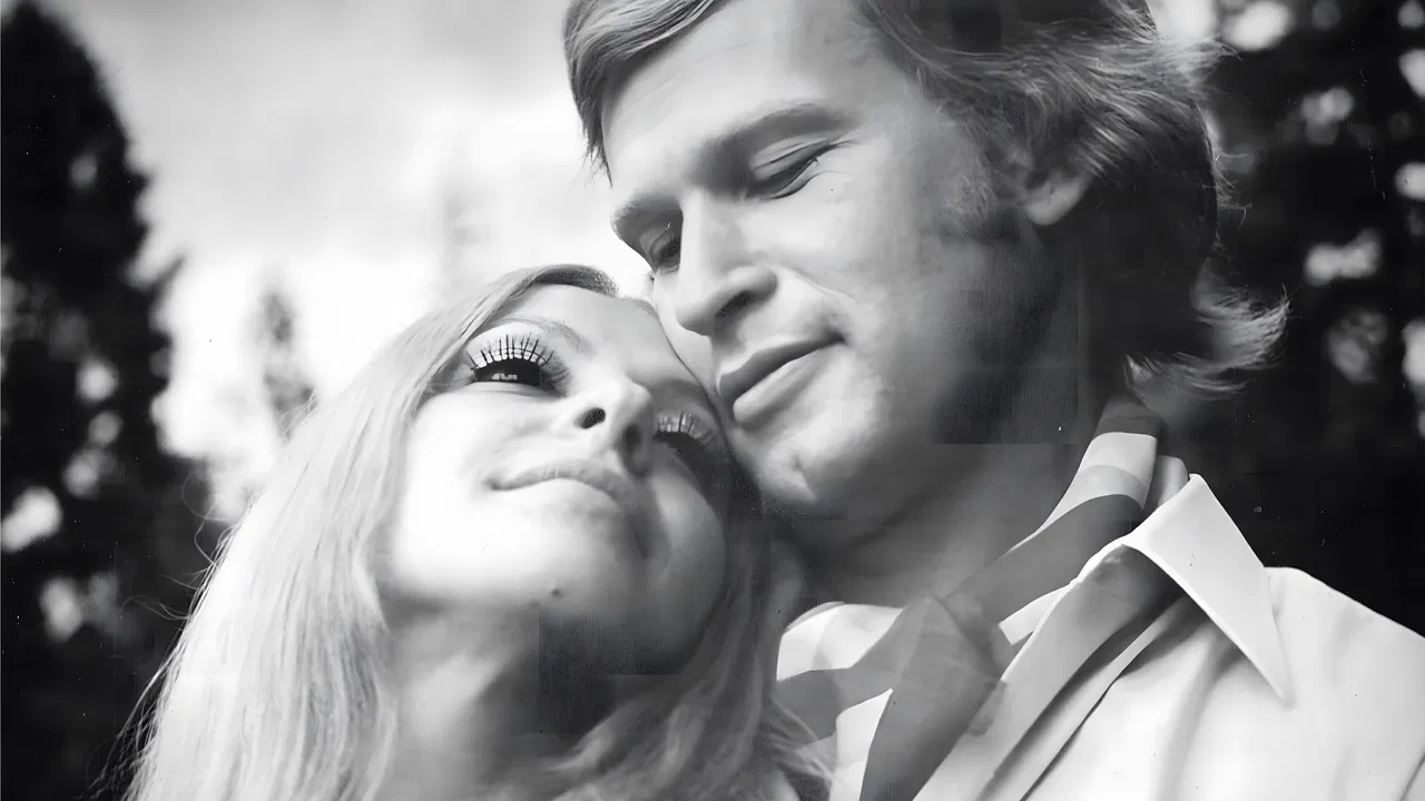 Heads or Tails backdrop