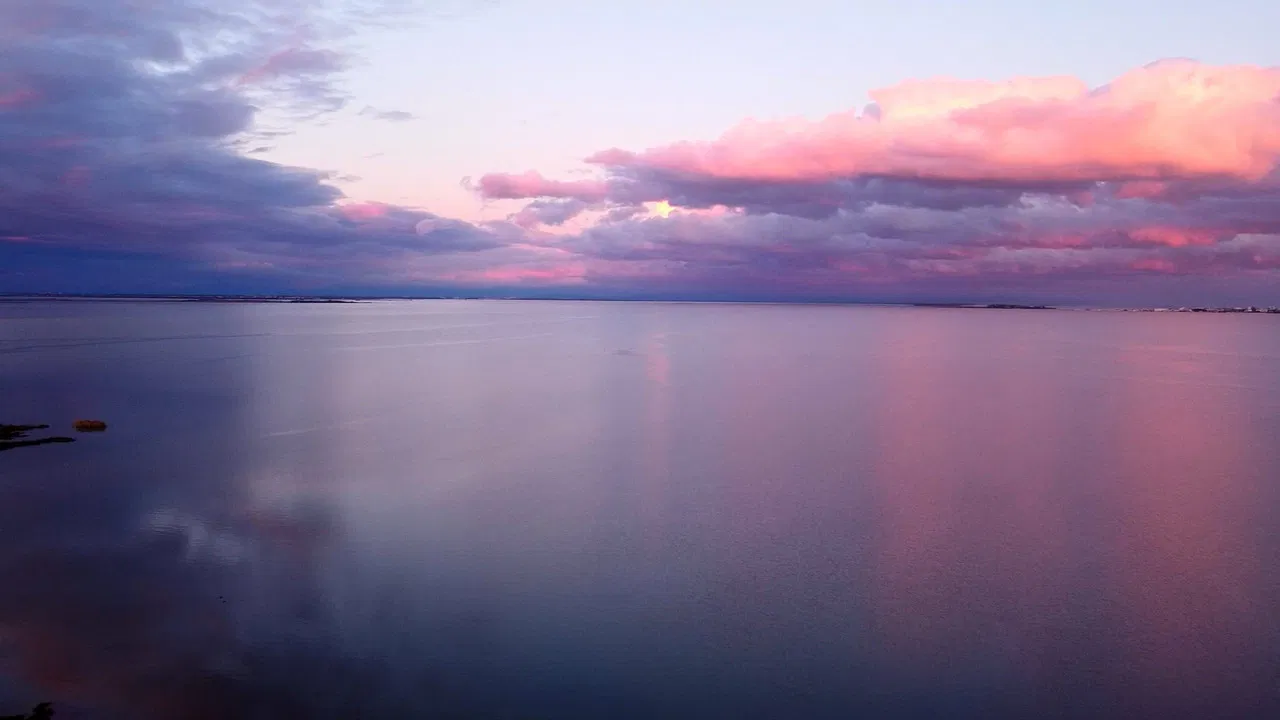 Tra la Terra ed il Mare backdrop