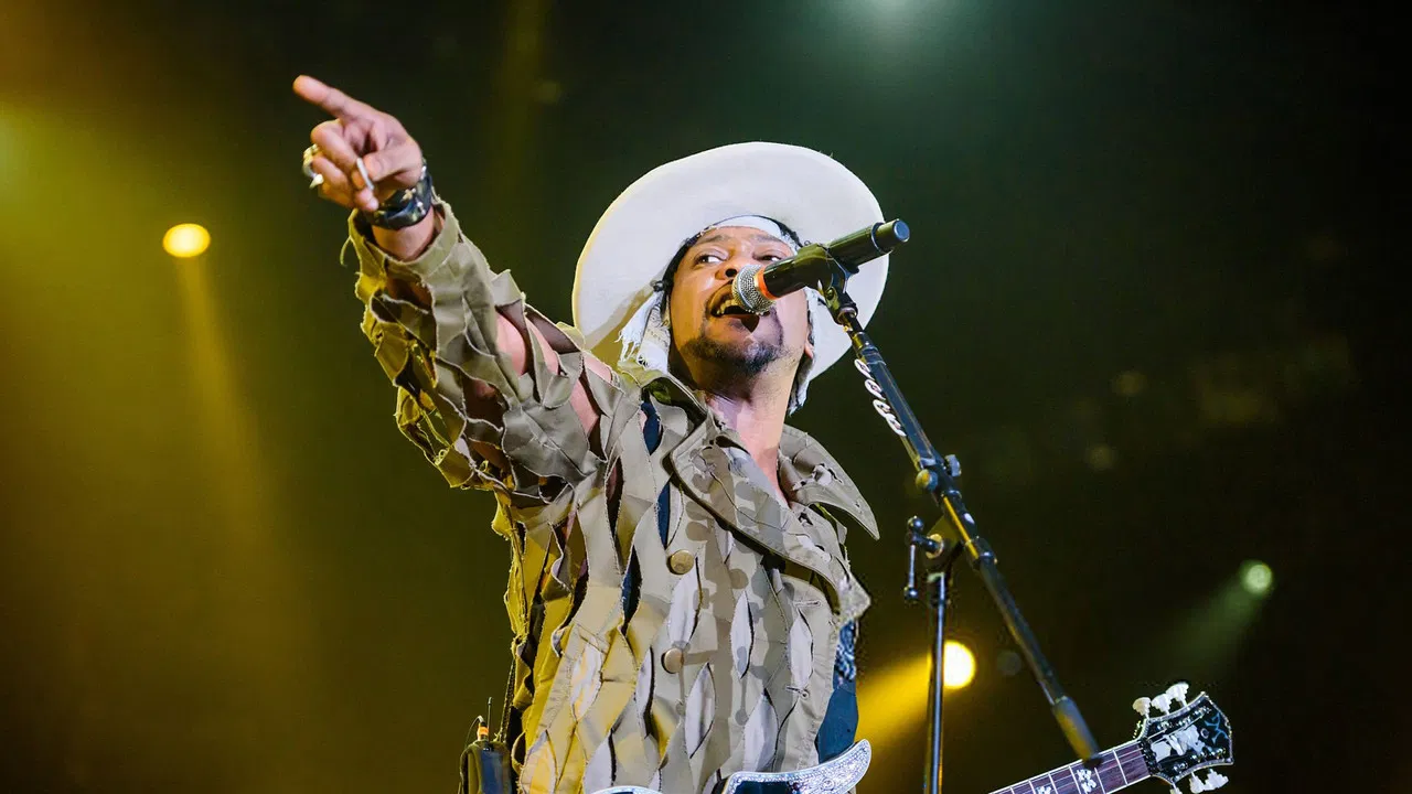 D'Angelo and the Vanguard: North Sea Jazz Festival 2015 backdrop