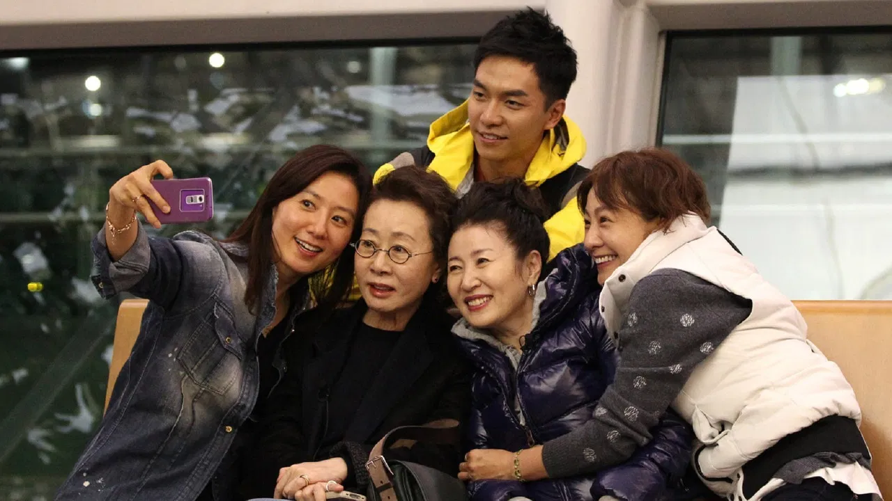 Noonas Over Flowers backdrop