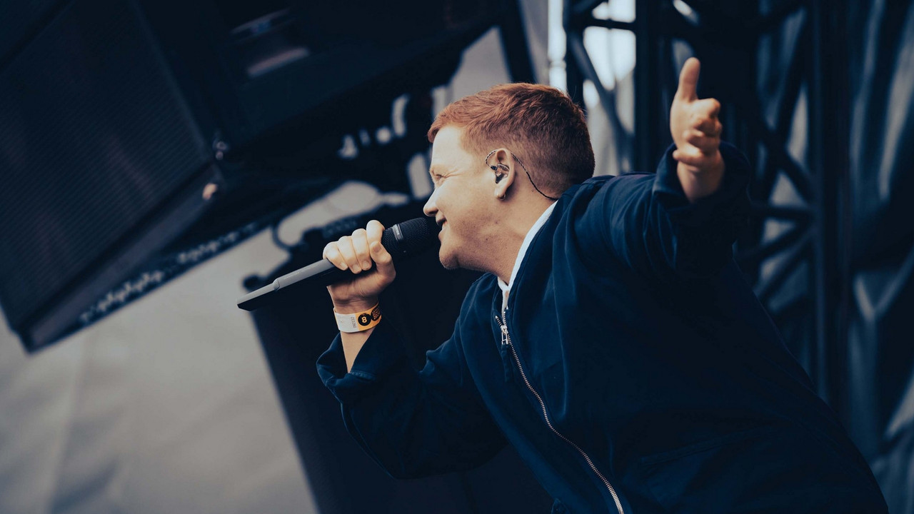 Kae Tempest - La Route du Rock 2024 backdrop