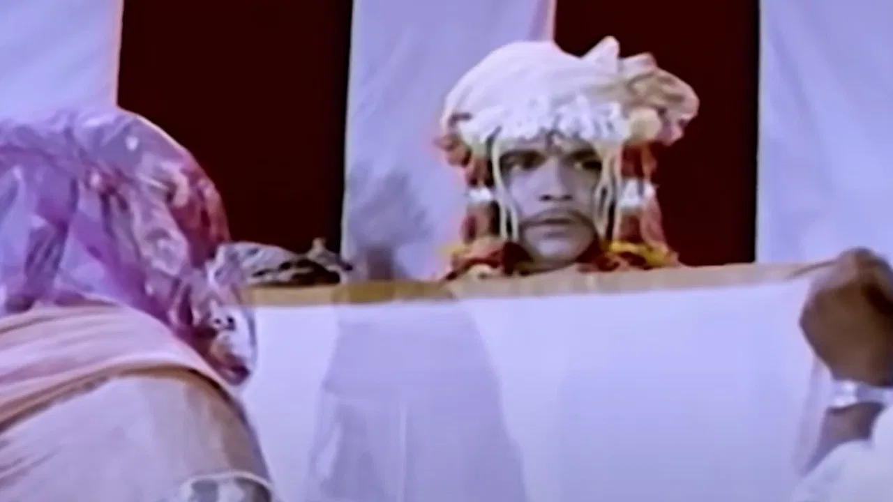 Chandanachi Choli Anga Anga Jali backdrop