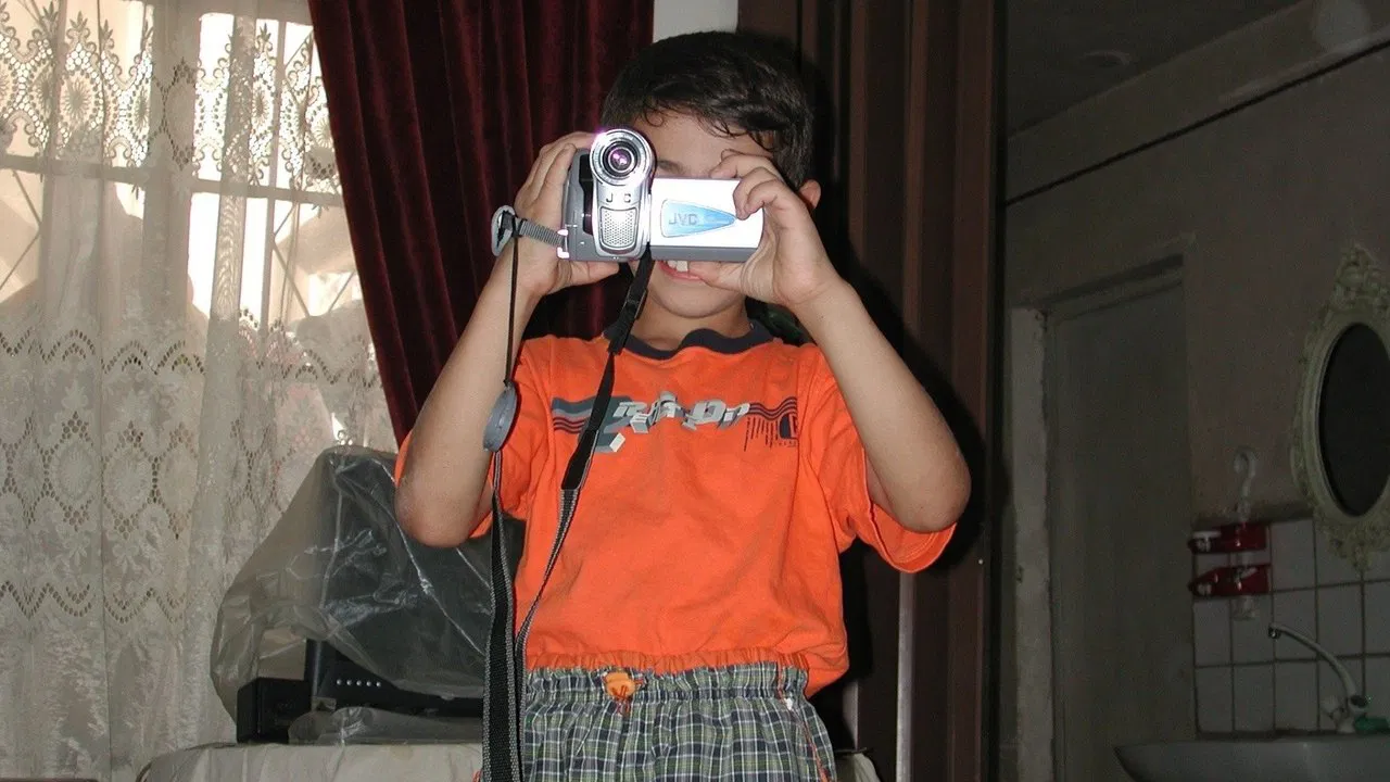 Voices of Iraq backdrop