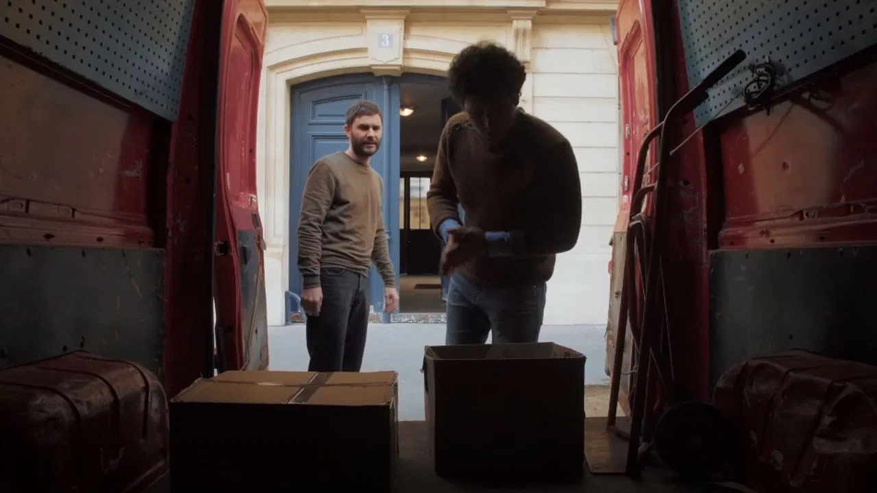 Le Déménagement backdrop