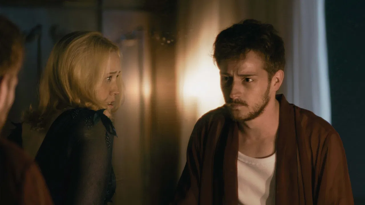 Um amor fantasma backdrop