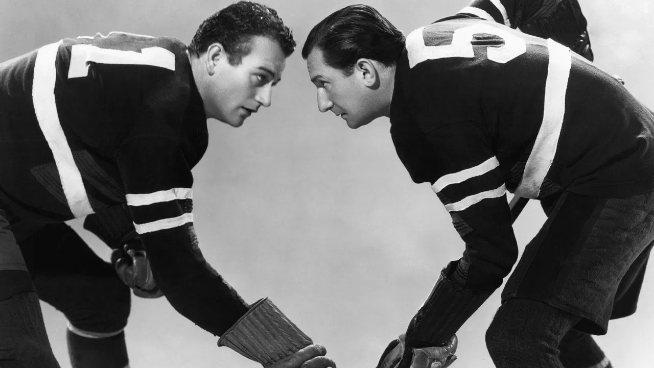 Idol of the Crowds backdrop