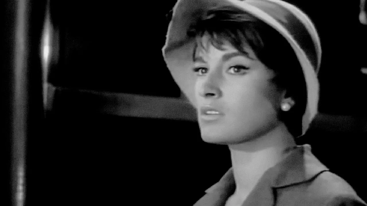 Fantasmas en la casa backdrop