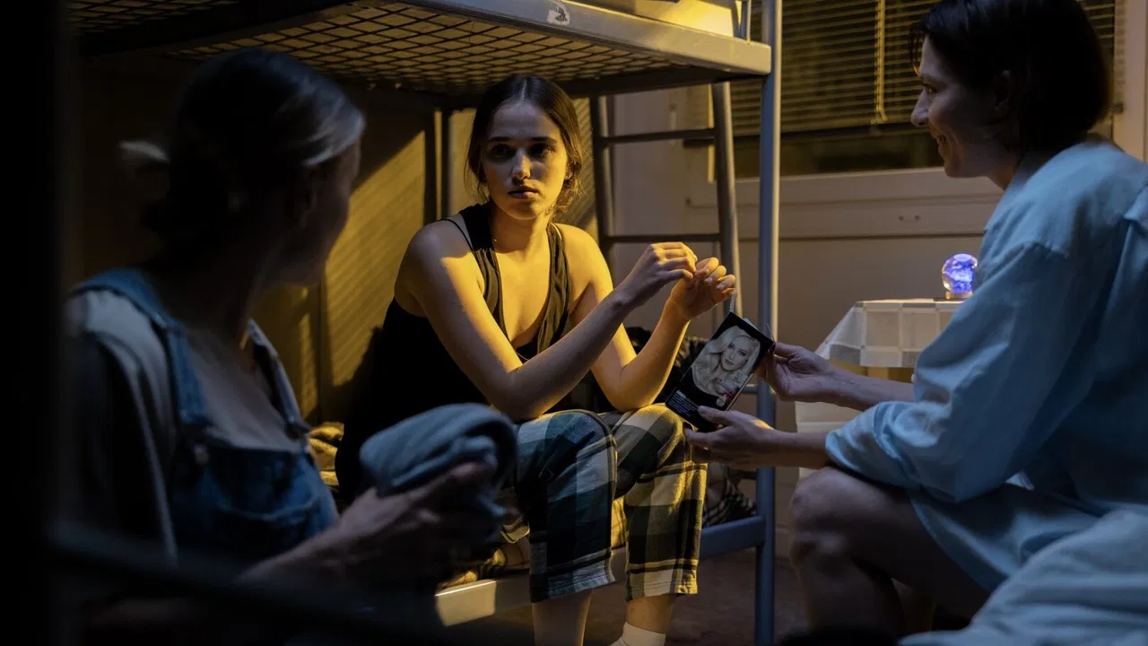 Black Shawl backdrop