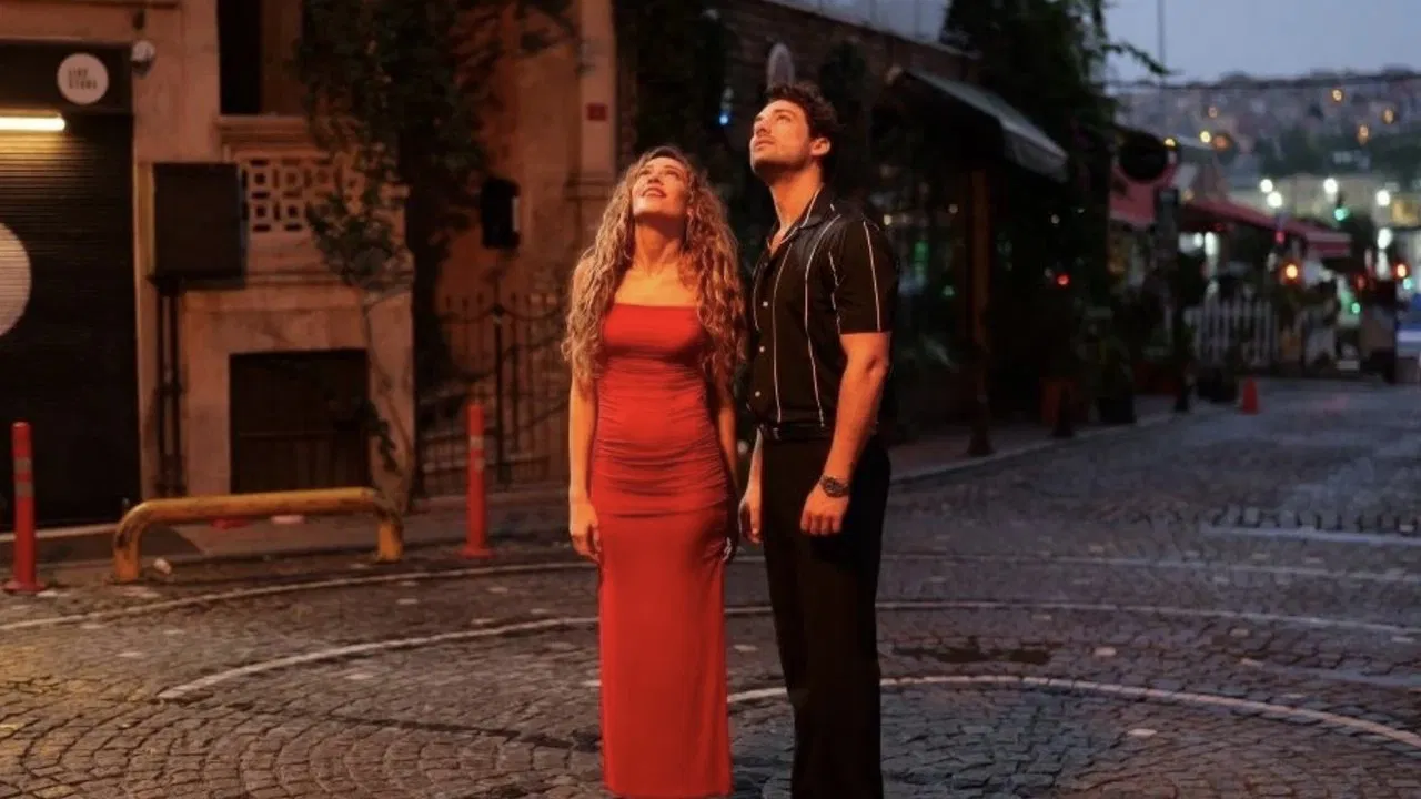 Her Şeyin Başı Merkür backdrop