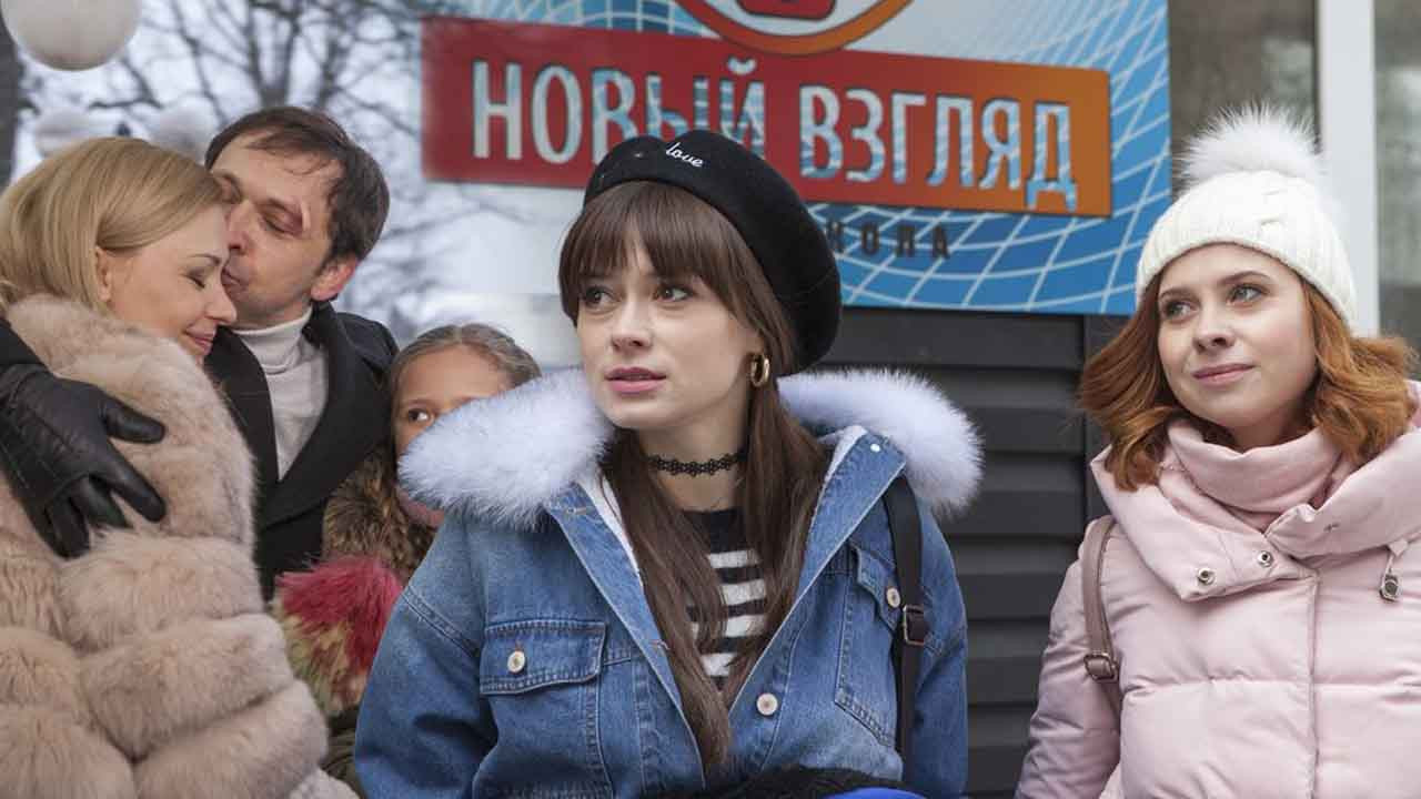 Зорко лишь сердце backdrop