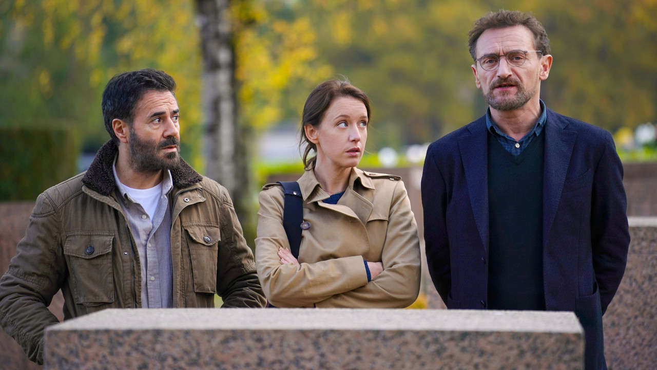 Lola and Her Brothers backdrop