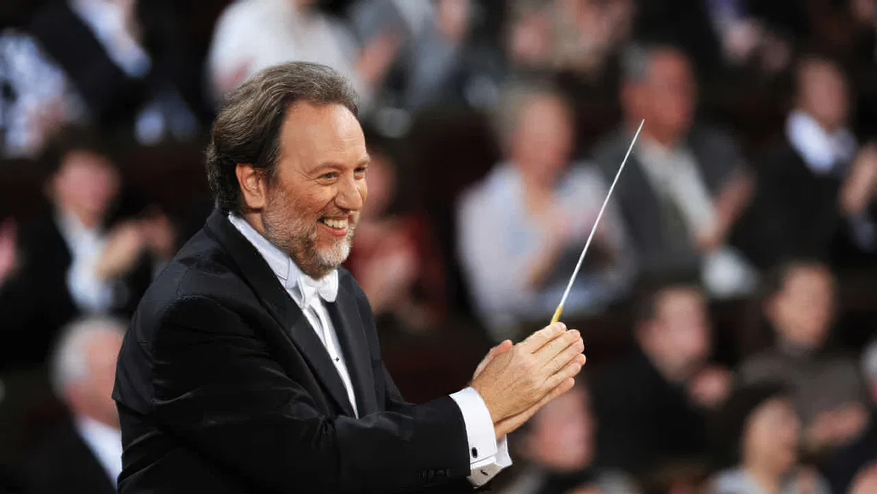 Riccardo Chailly - Mahler [Symphony No. 8] (Lucerne Festival 2016) backdrop