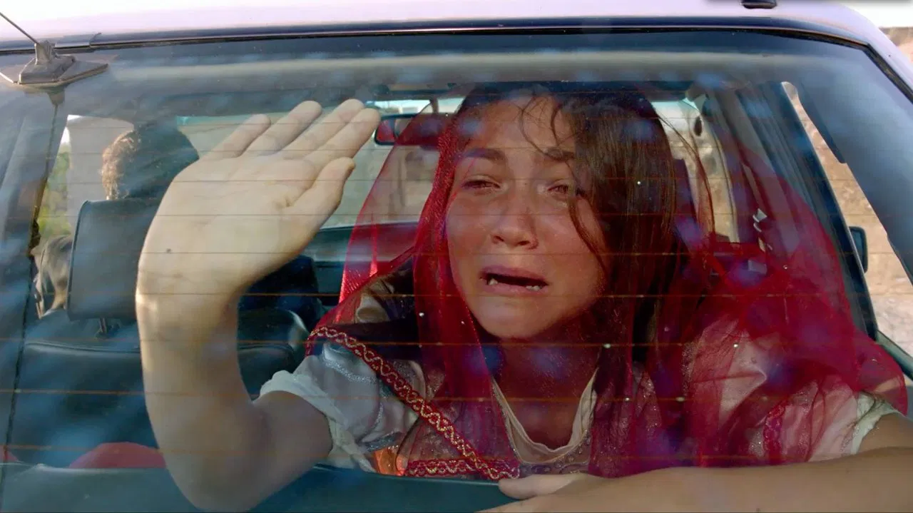 Halam Geldi backdrop