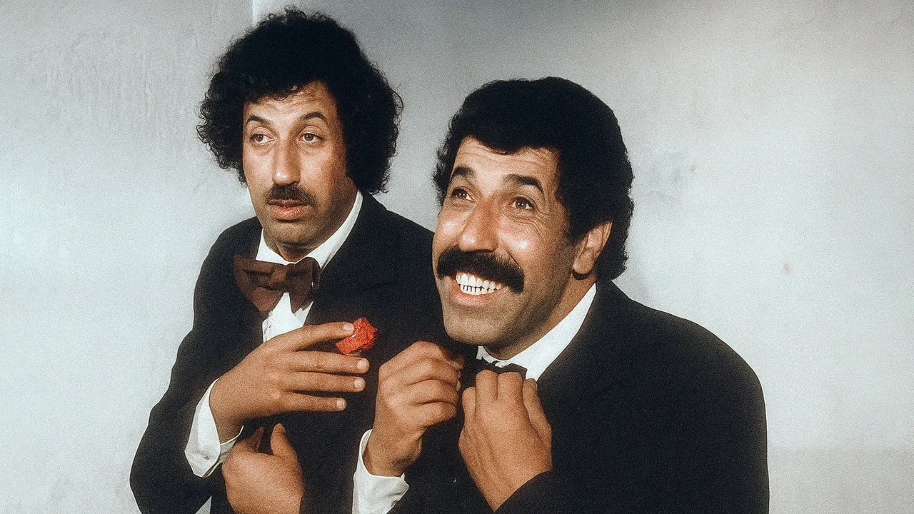 L'inspecteur Tahar Marque Le But backdrop