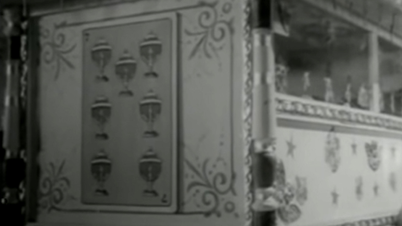 El Siete de Copas backdrop