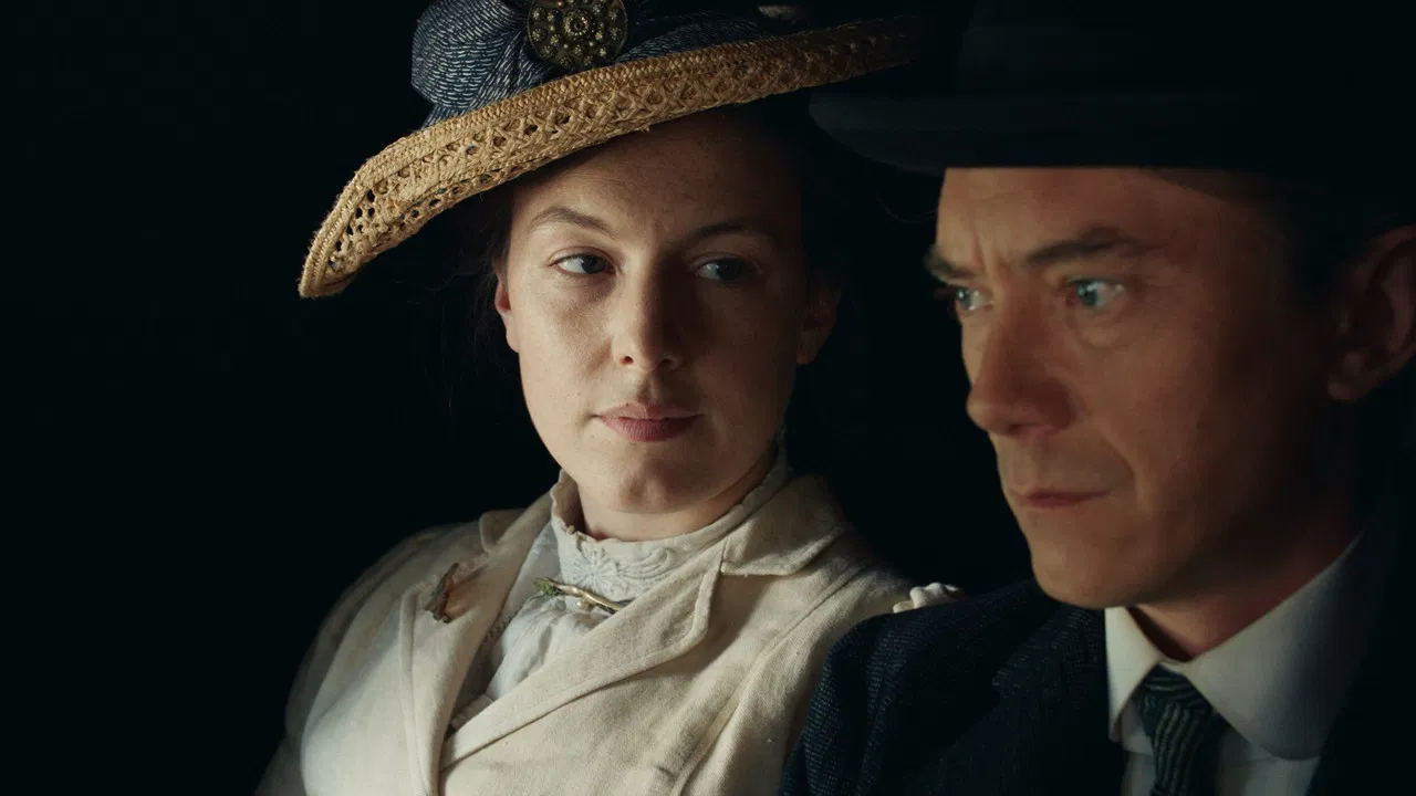 La Condition backdrop