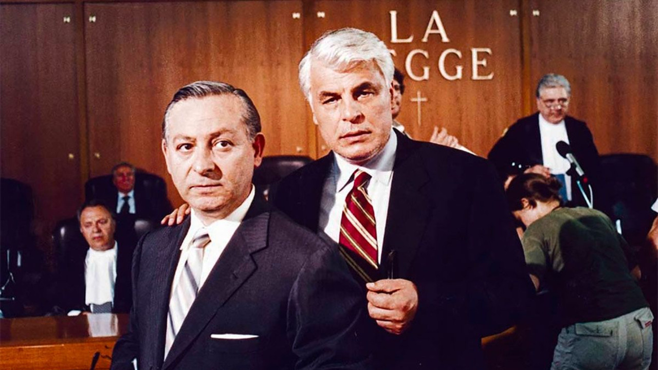 Un uomo perbene backdrop