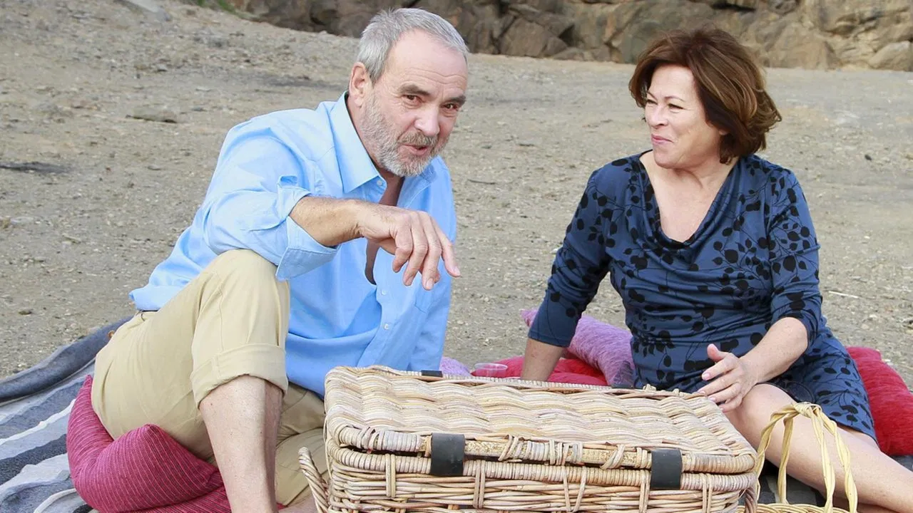 Tessa Hennig - Mutti steigt aus backdrop