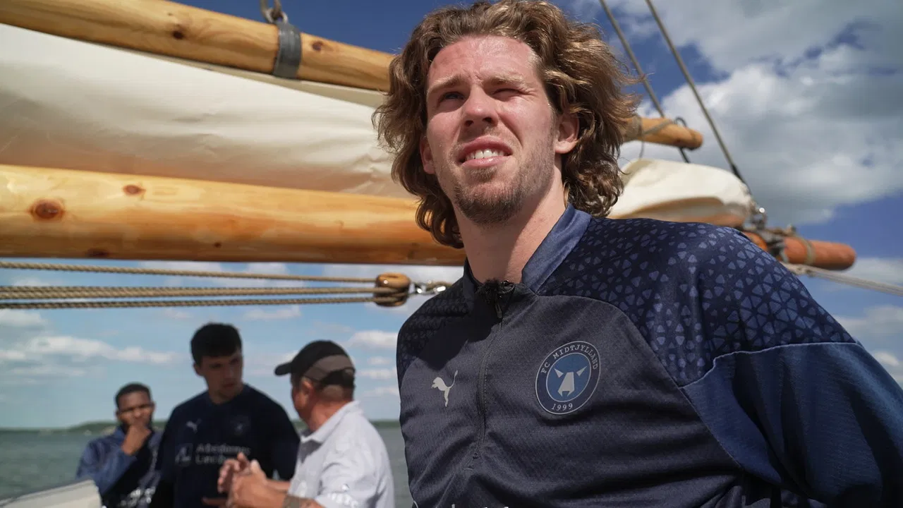 BS & ulvene til søs backdrop