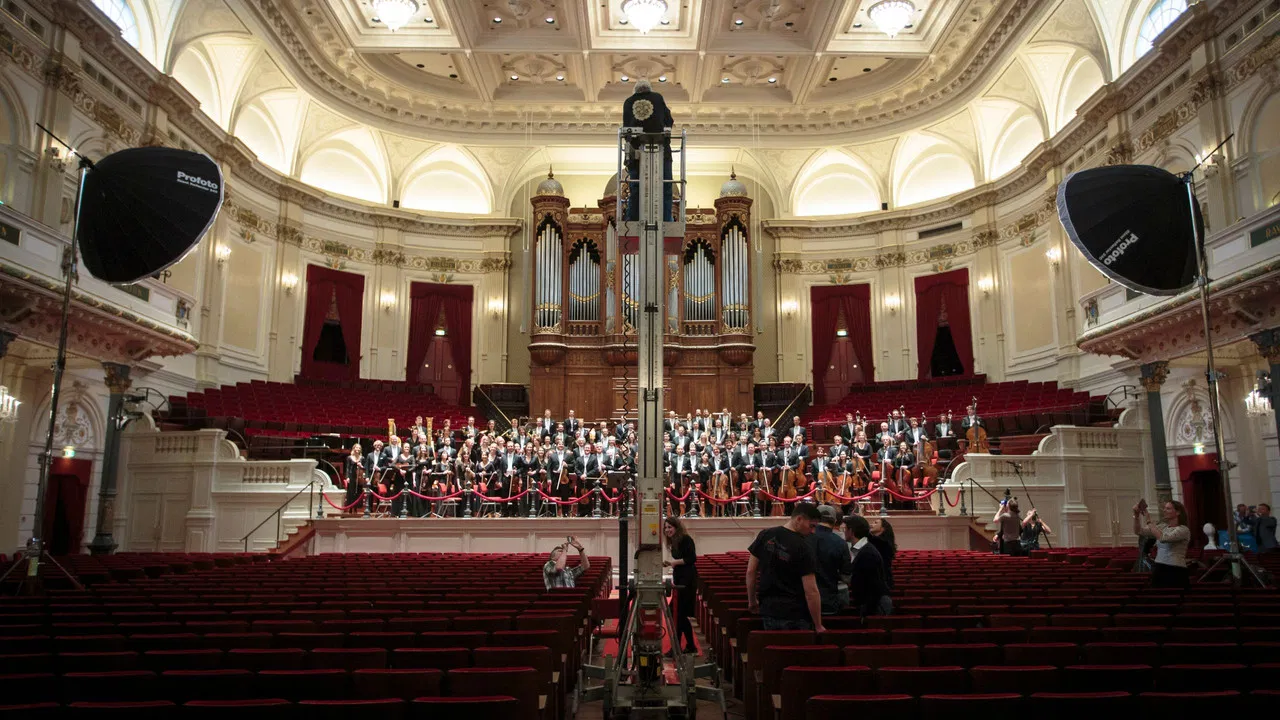 Bloed, zweet en snaren. De mensen van het Koninklijk Concertgebouworkest backdrop
