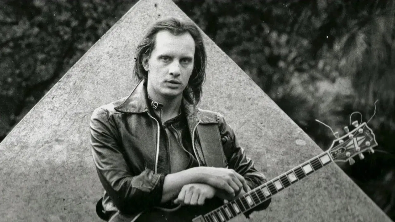 Benson - La vita è il nemico backdrop