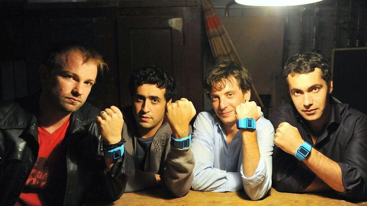 Les Invincibles backdrop