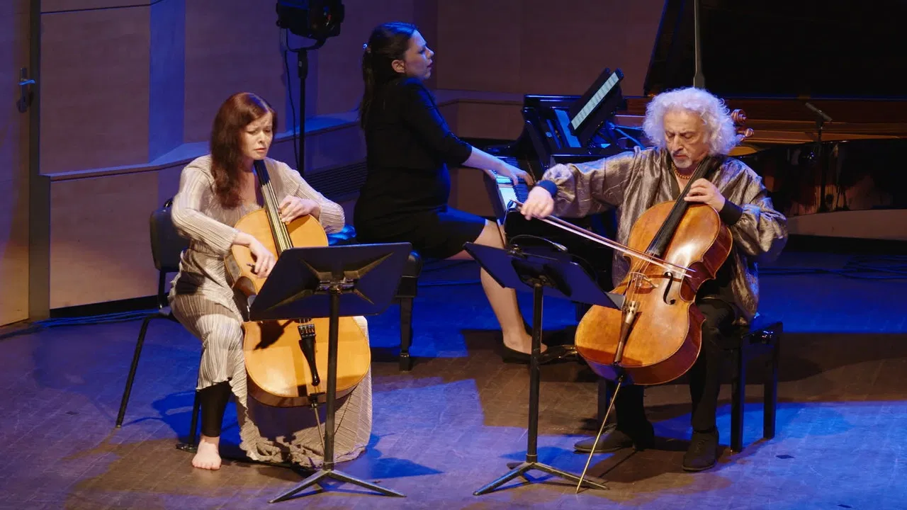 United We Stand - Musicians in Time of War backdrop