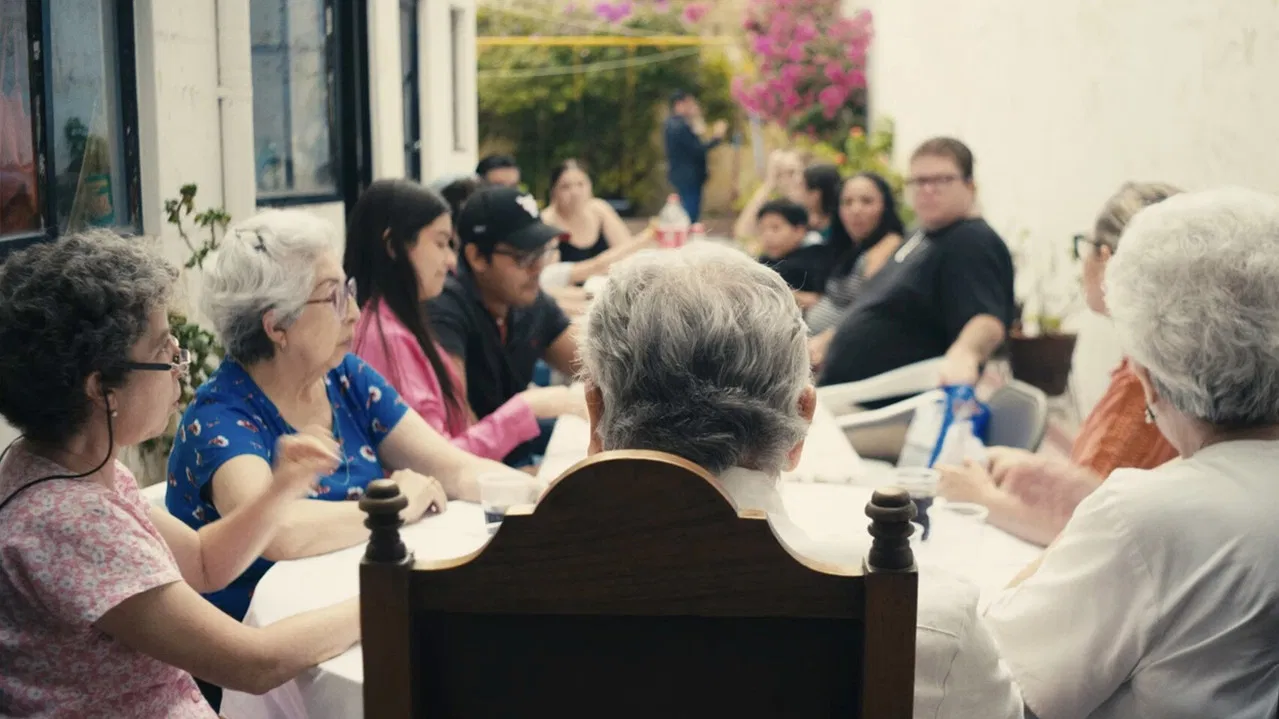 Los días dorados backdrop