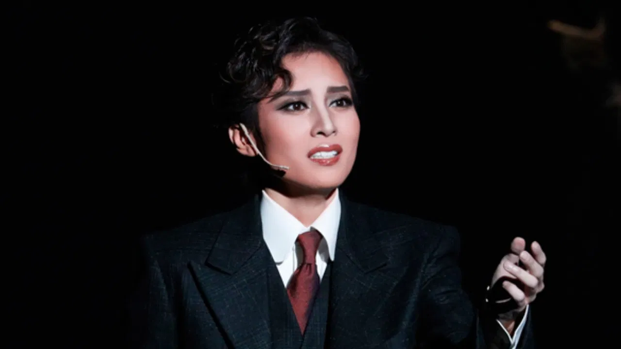 Golden Dead Schiele backdrop