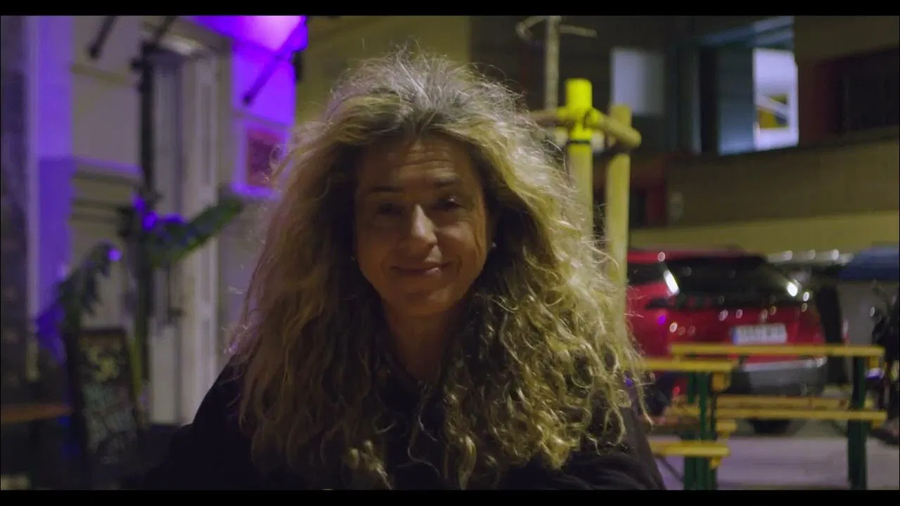 Si me ven llorando backdrop