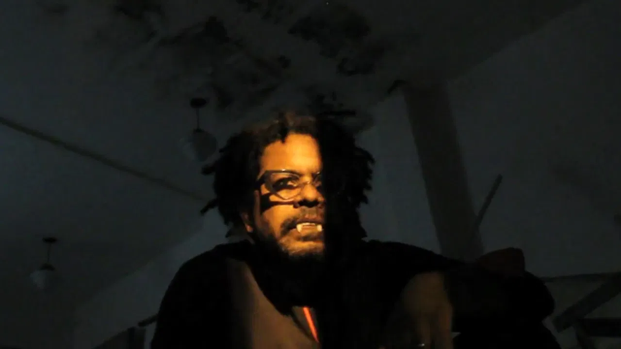 O Vampiro Que Pensa Vozes backdrop