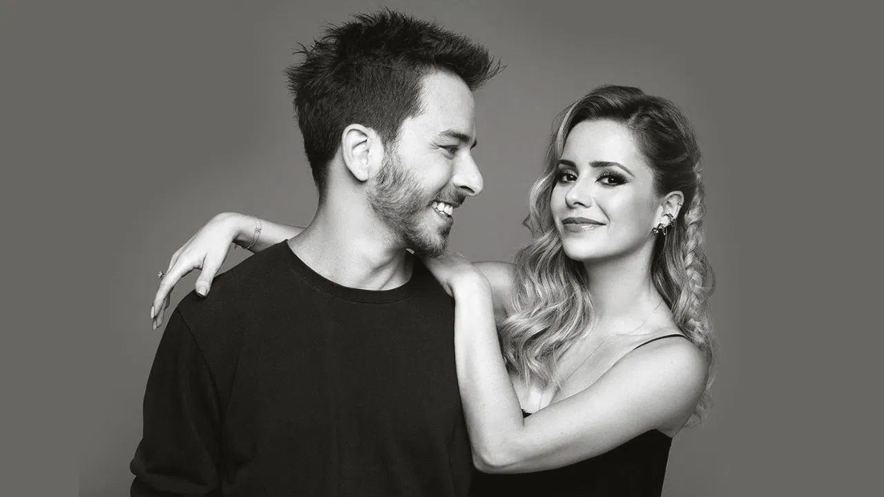 Sandy & Junior: A História backdrop