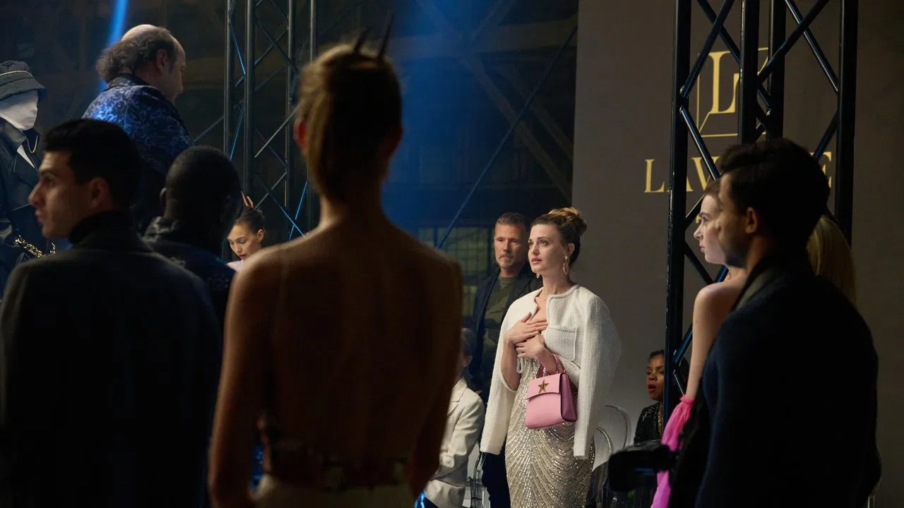 Crimes of Fashion: Killer Clutch backdrop