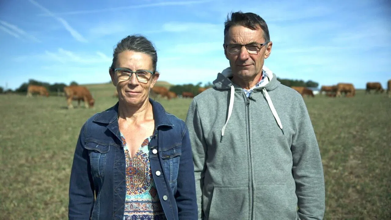 Mon enfant est homo backdrop