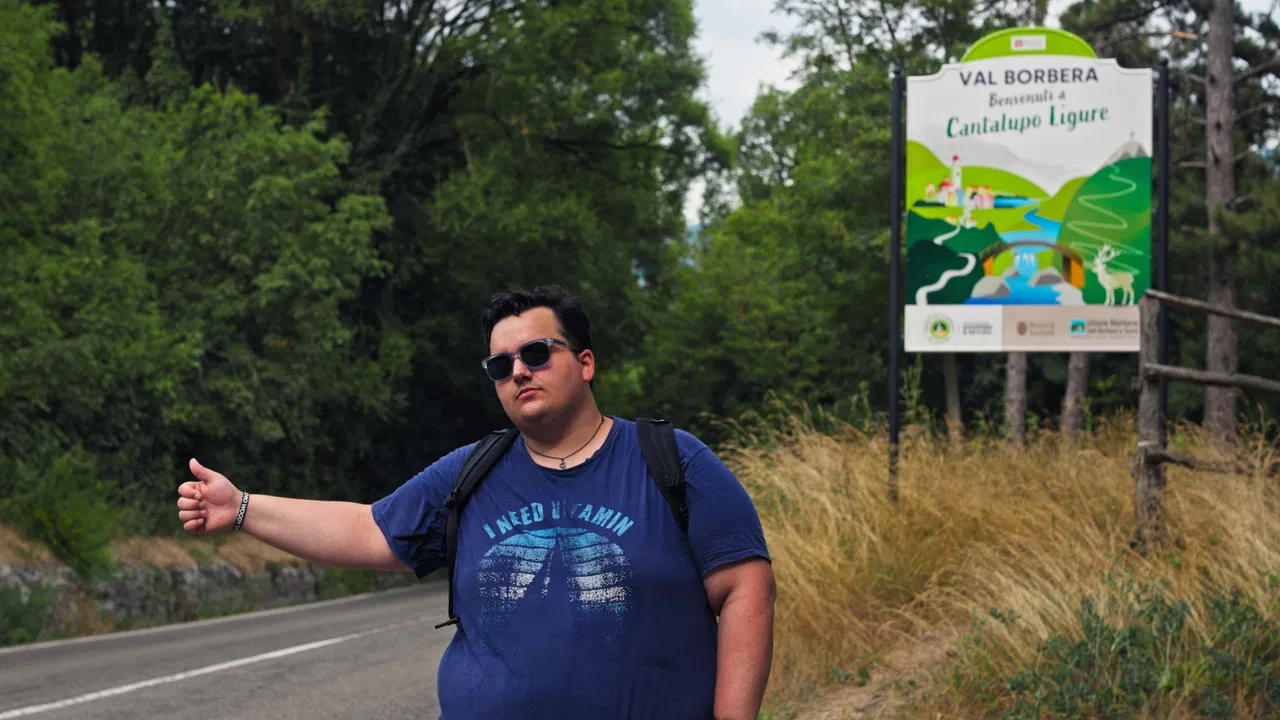 Proprio qui backdrop