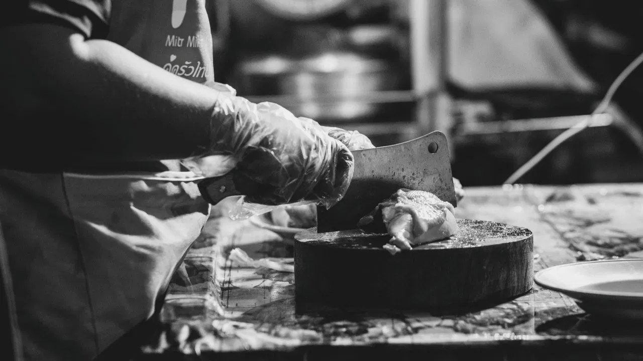 /kʰâːw.man.kàj/ backdrop