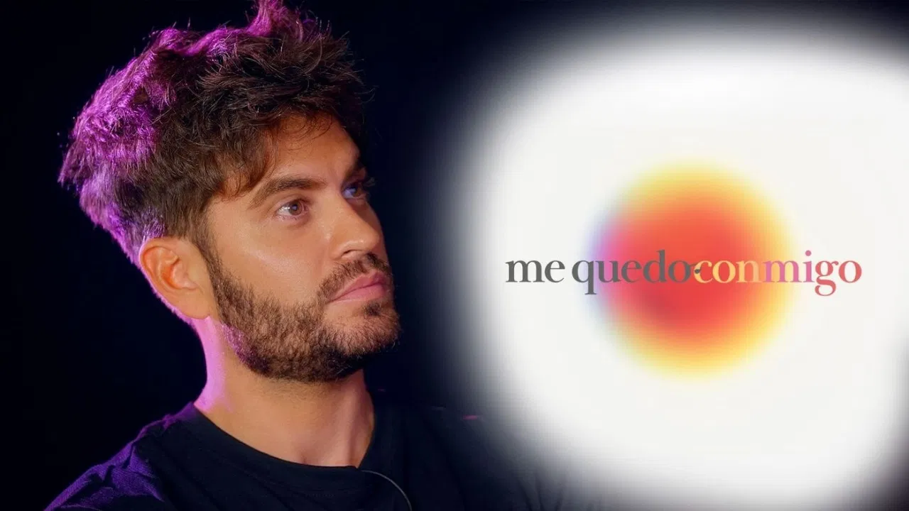 Me Quedo Conmigo backdrop