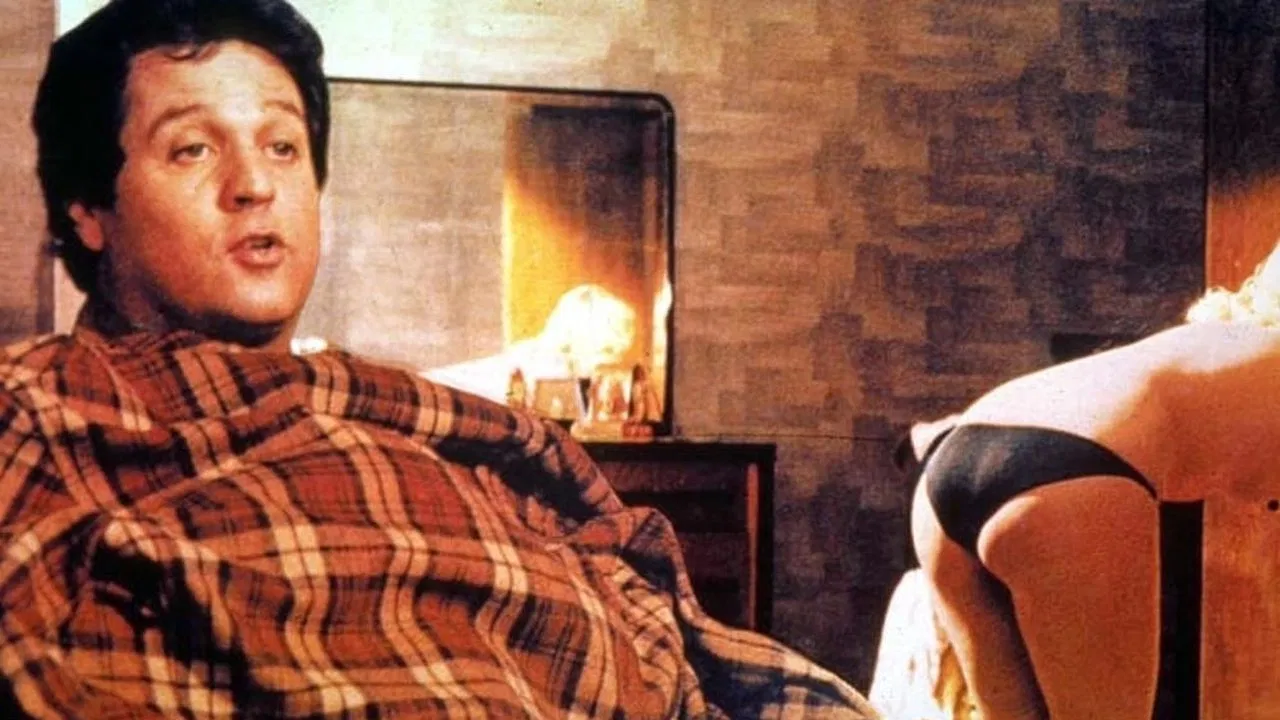 Uno contro l'altro, praticamente amici backdrop