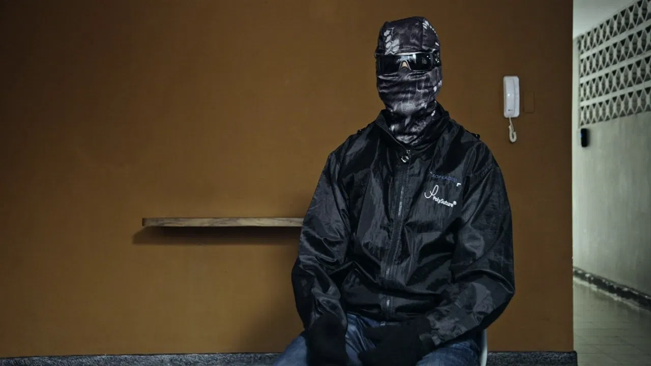 Operación Marea Negra: La travesía suicida backdrop