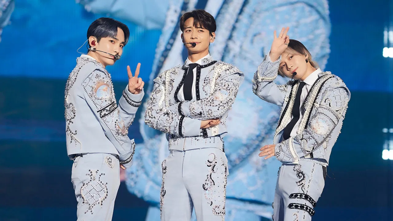 SHINee World VI: Perfect Illumination backdrop