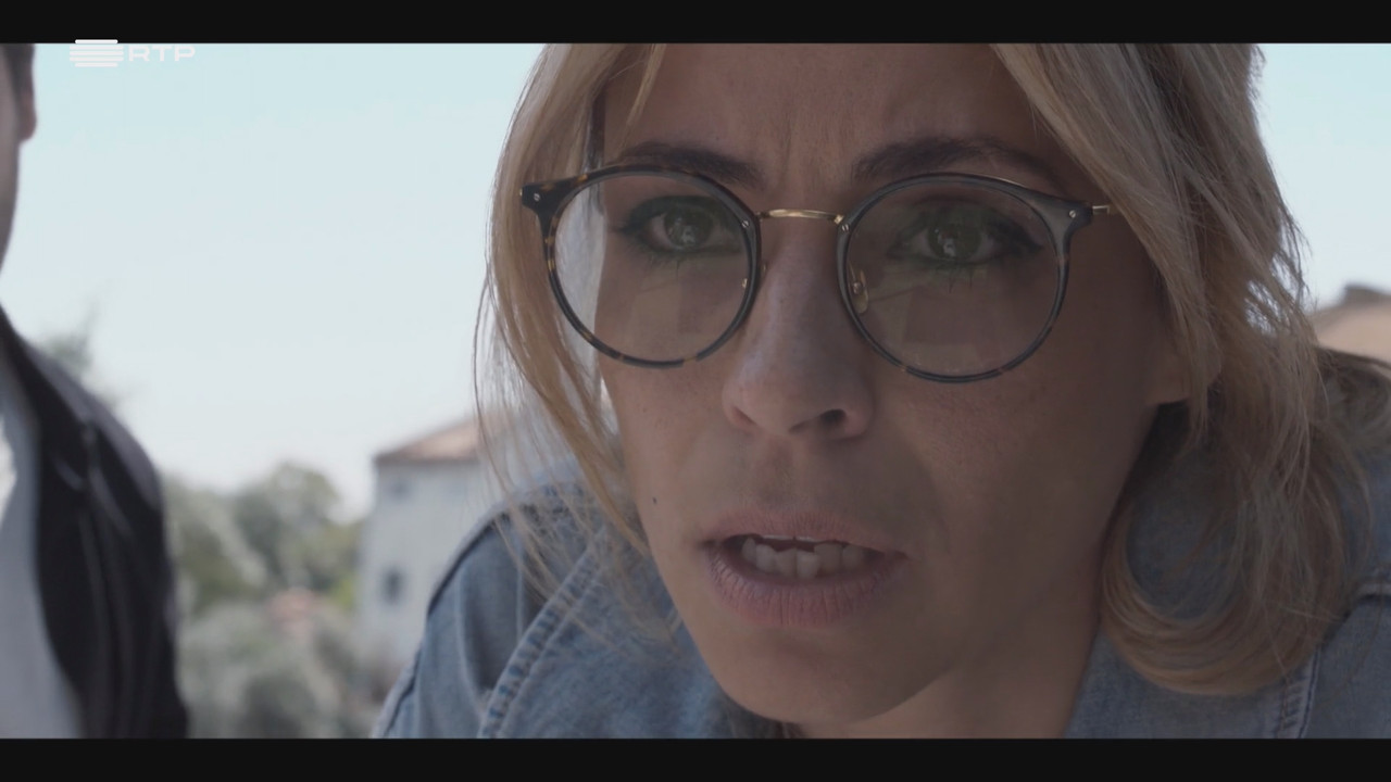 A Mim, Nunca. backdrop