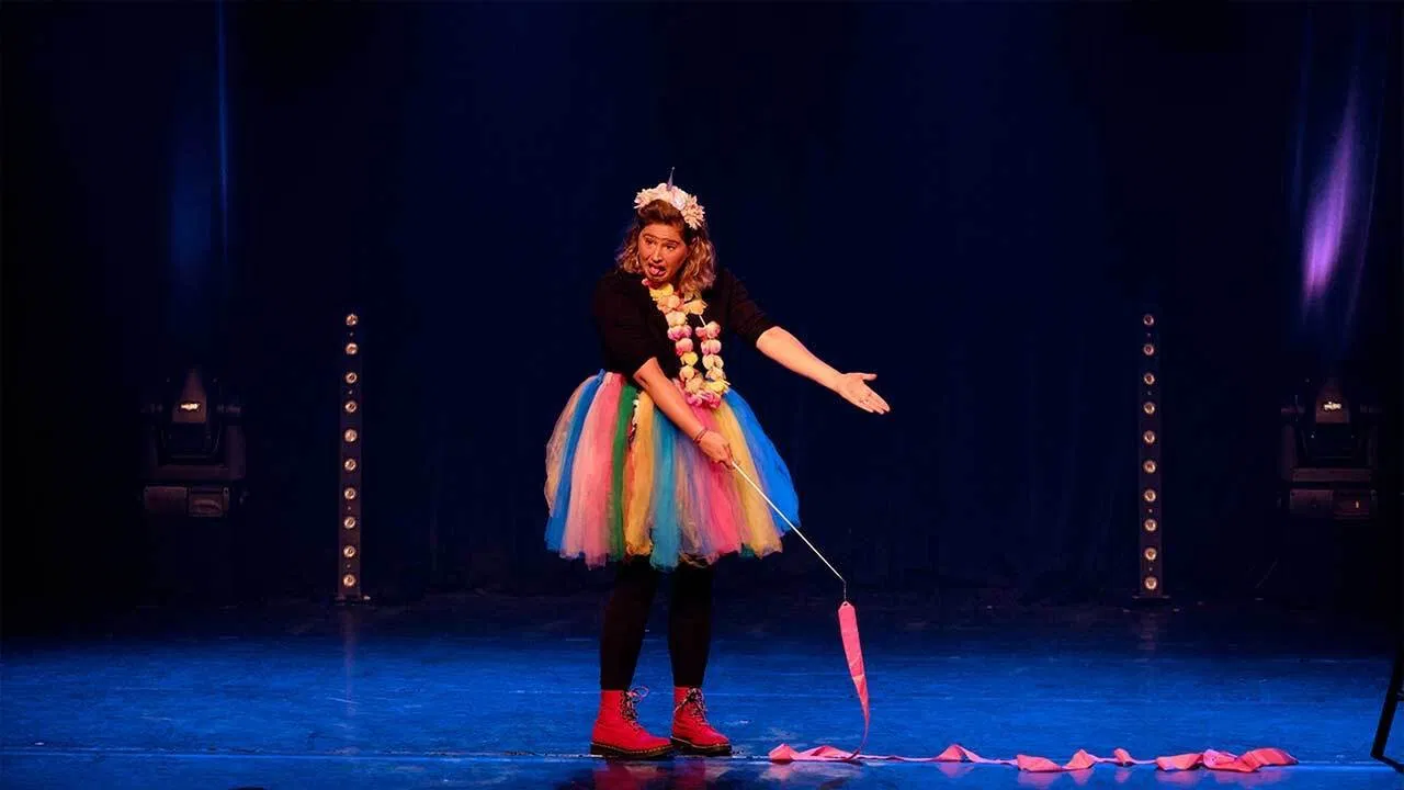 Elodie Poux : Le syndrome du Playmobil backdrop